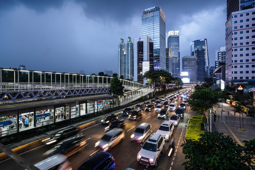 Mengapa Pembuat Mobil Barat Mencari Indonesia