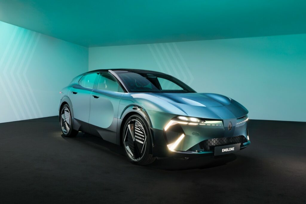 Pressefoto eines grünen Renault Embleme