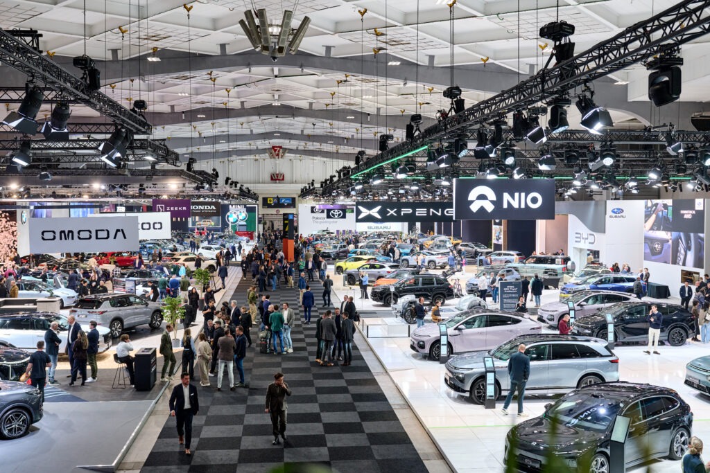 Photo of cars and people at the 2026 Brussels Motor Show