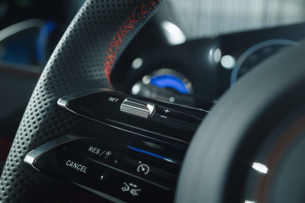 Nahaufnahme des Mercedes-Benz CLA-Lenkrads