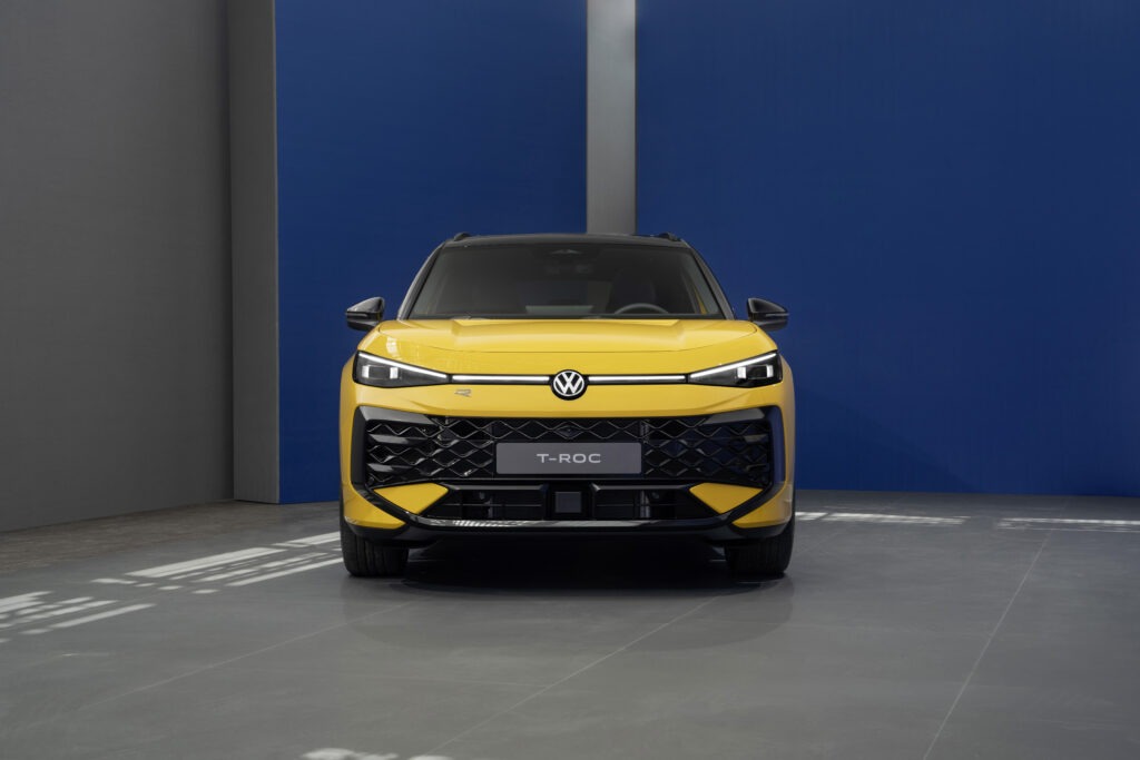 Neuer Volkswagen T-Roc in Gelb von vorne gesehen
